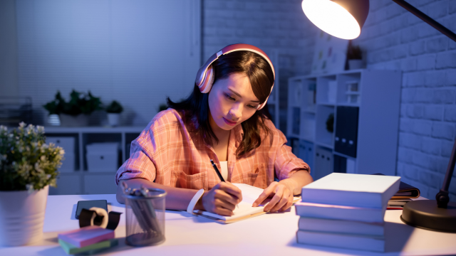 Cursos gratuitos para mejorar tu empleabilidad (2026): dónde encontrarlos - Fuente: Canva